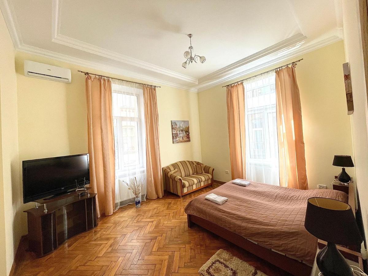 3 Rooms Apartments In The City Centr Lviv Eksteriør bilde