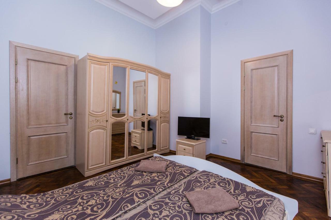 3 Rooms Apartments In The City Centr Lviv Eksteriør bilde