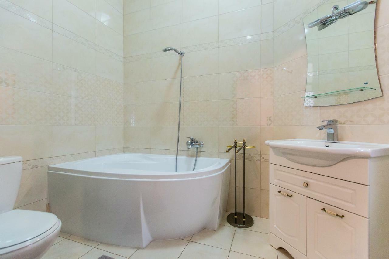 3 Rooms Apartments In The City Centr Lviv Eksteriør bilde